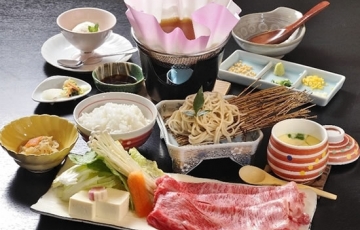 新見「食源の里」で千屋牛すきやきをご賞味　新見美術館鑑賞